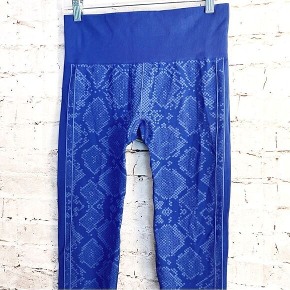 Lululemon ebb to street pixel snake leggings - Picture 3 of 5